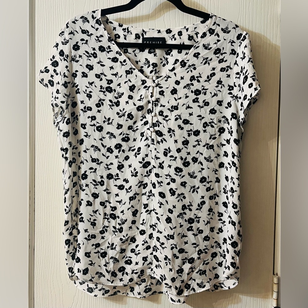🛍️Premise Large Black and White Floral Blouse